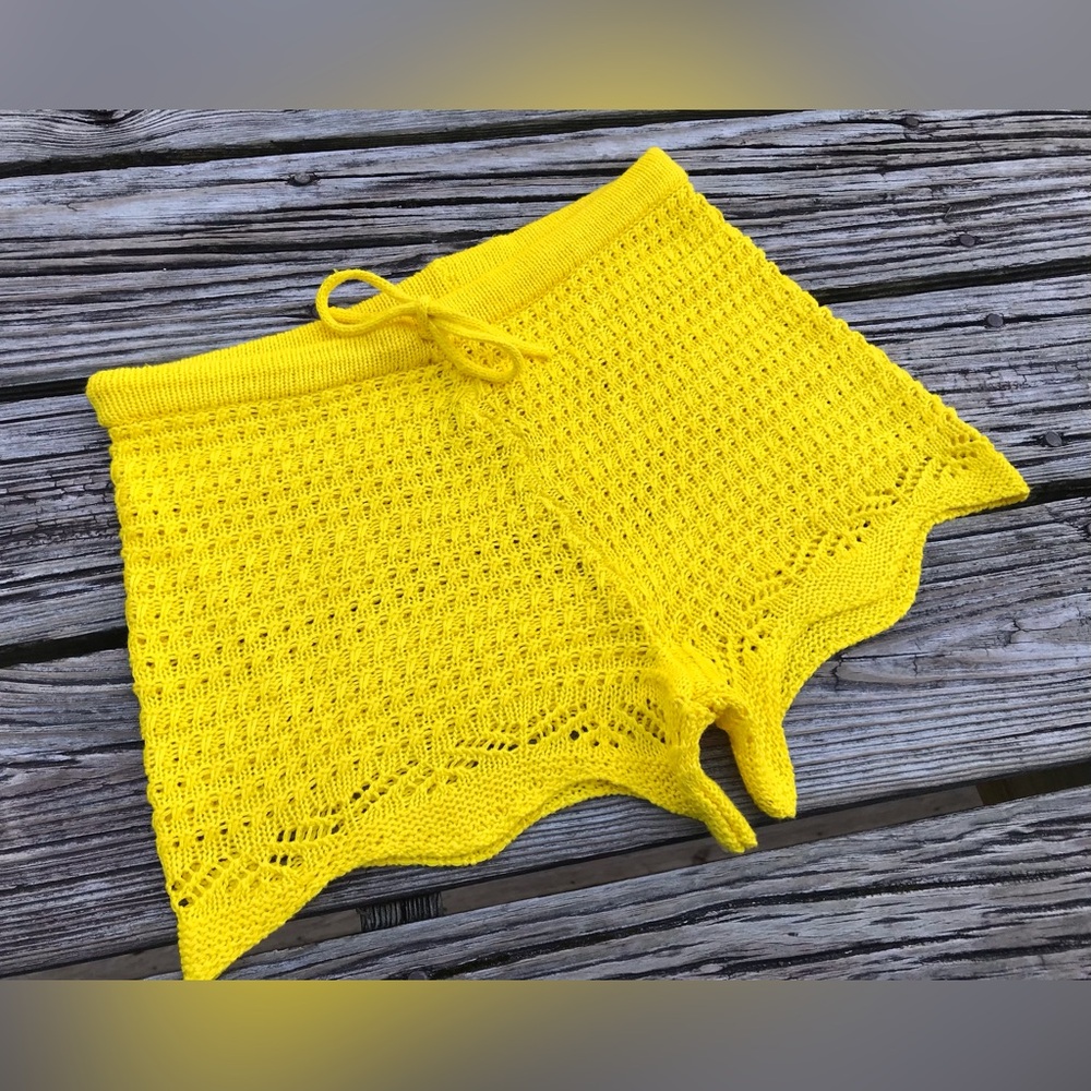 Ladies L JOLIE & JOY Yellow Crochet Pull On Shorts Scallop Ruffle Hem Shorts - Picture 2 of 8